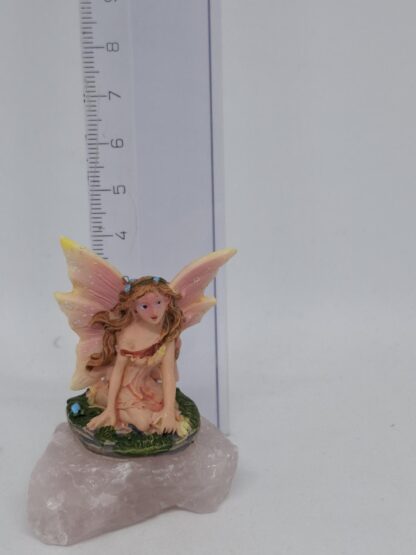 AdelaArT – Mountain Gemstone fairy – edelsteen bergje met Fee – Collectors Item - Rozenkwarts FMR 02